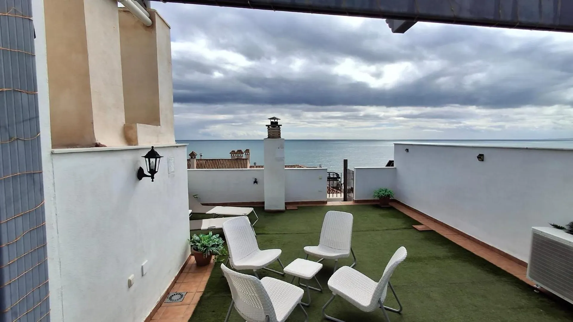 Atico Mediterraneo Con Terraza Y Solarium En El Centro Y A Un Paso Del Mar En Rincon De La Victoria Apartment